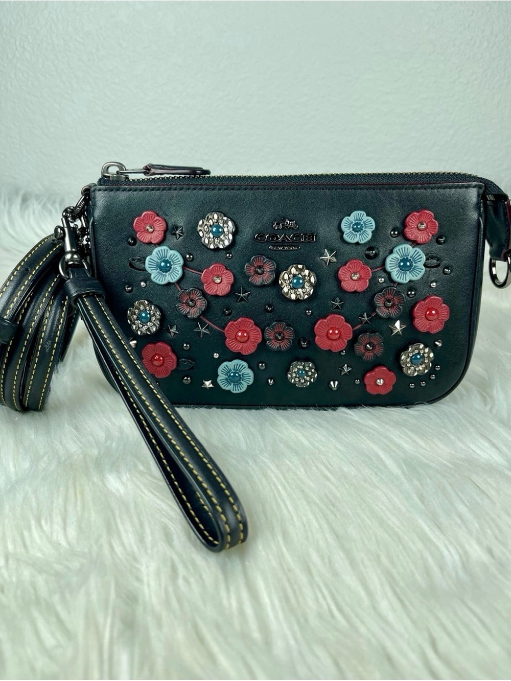 Coach Nolita 19 w/ tea roses and snakeskin detail - Picture 2 of 11